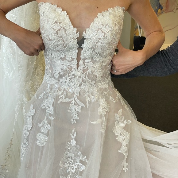 Maggie Sottero Stevie wedding dress - Picture 6 of 7